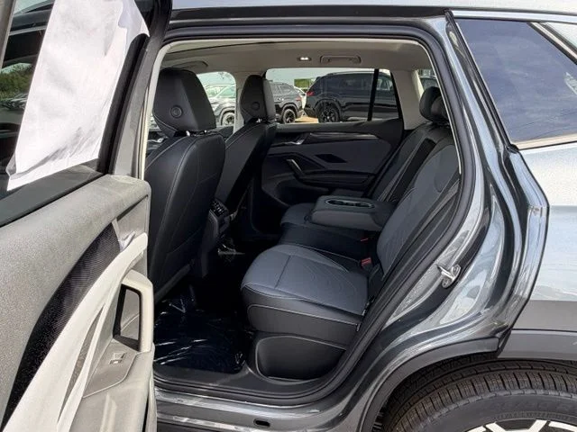 New 2026 Platinum Gray Metallic Volkswagen 2.0T SE image 9