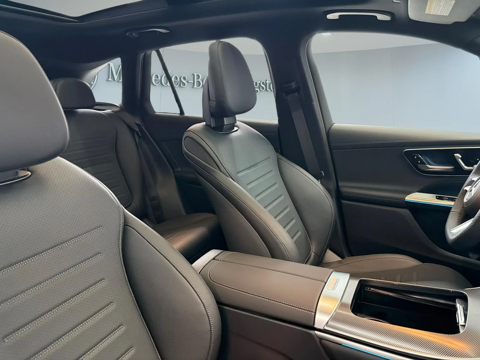 New 2026 White Mercedes-Benz GLC 300 image 3