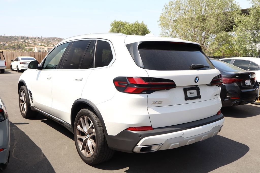 Used 2024 White BMW sDrive40i image 4