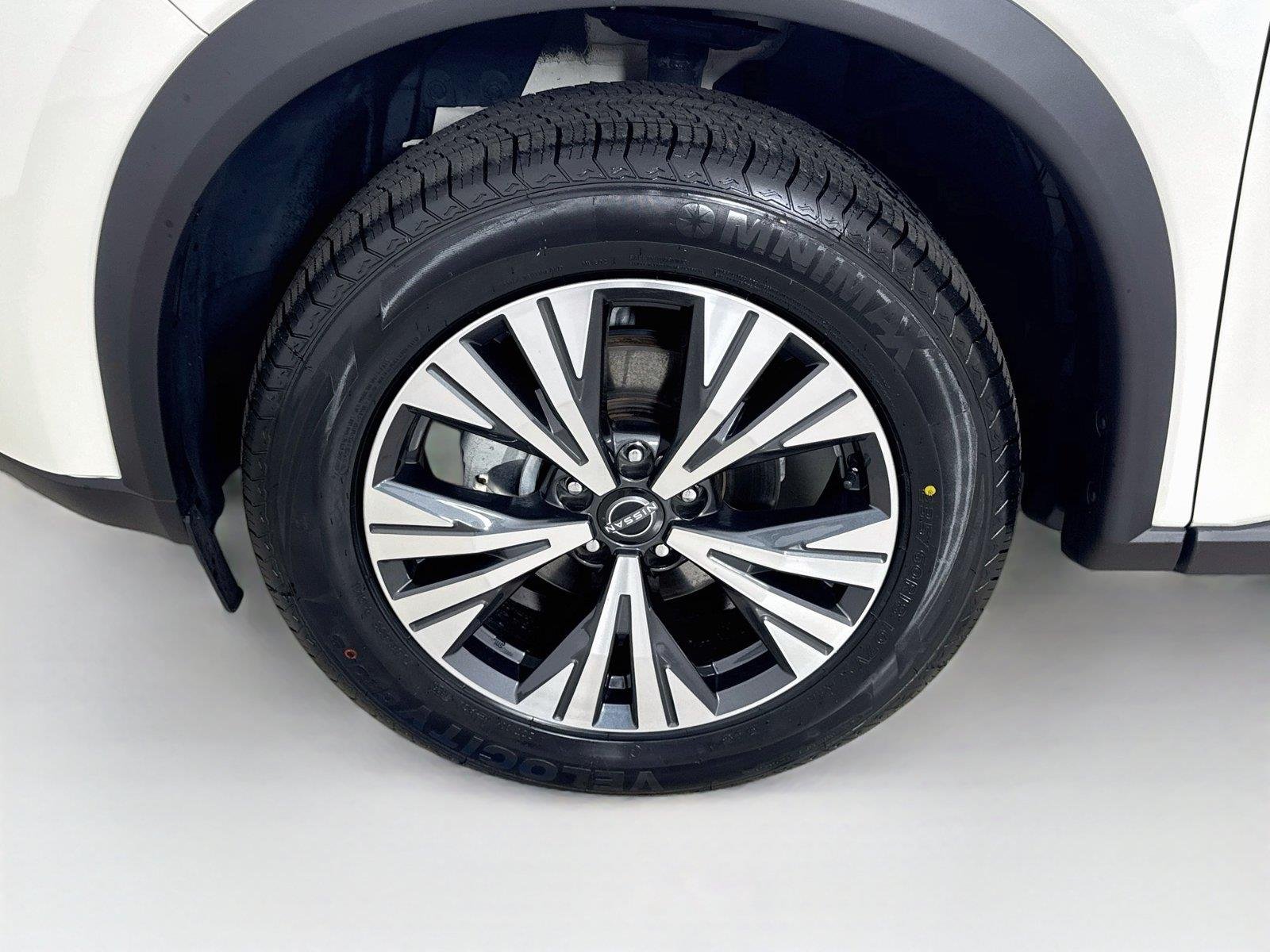 Used 2022 Pearl White Tricoat Nissan SV image 28