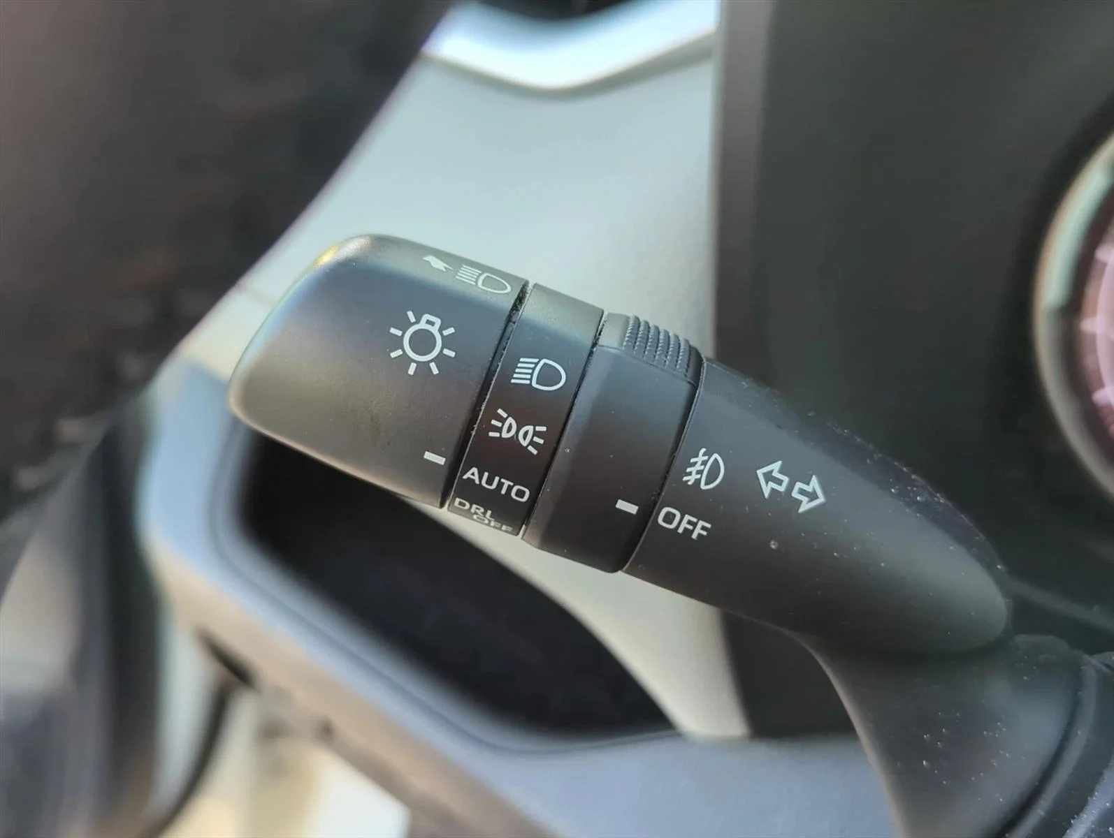 Used 2024 Wind Chill Pearl Toyota XLE Premium image 18