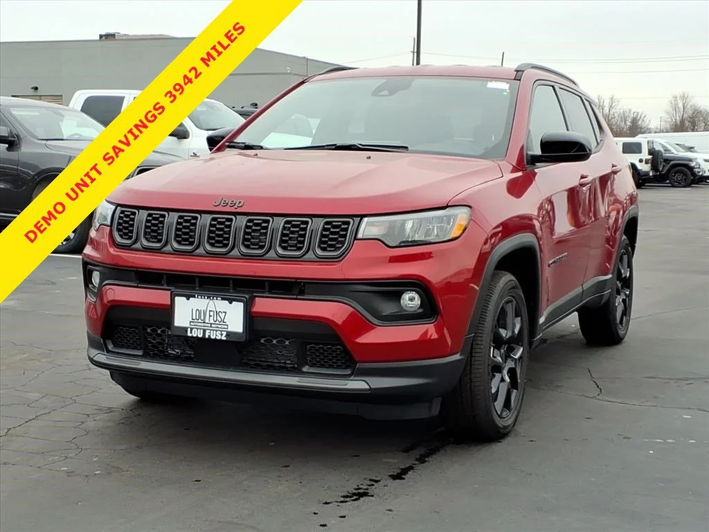New 2026 Red Hot Pearl-Coat Exterior Paint Jeep Latitude image 2