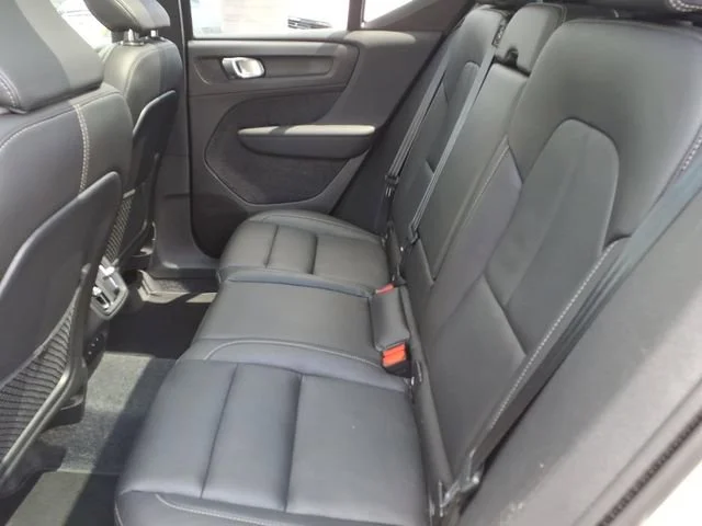 2025 Volvo XC40 Plus - Photo 13