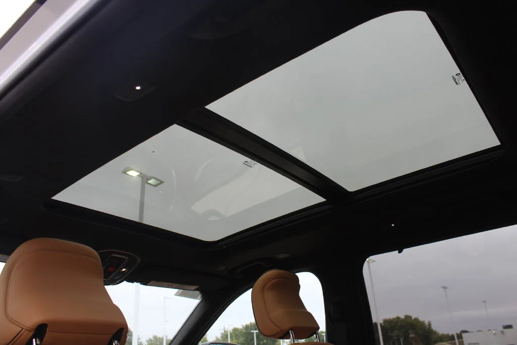 New 2027 Bright White Clear-Coat Paint Jeep Summit image 11
