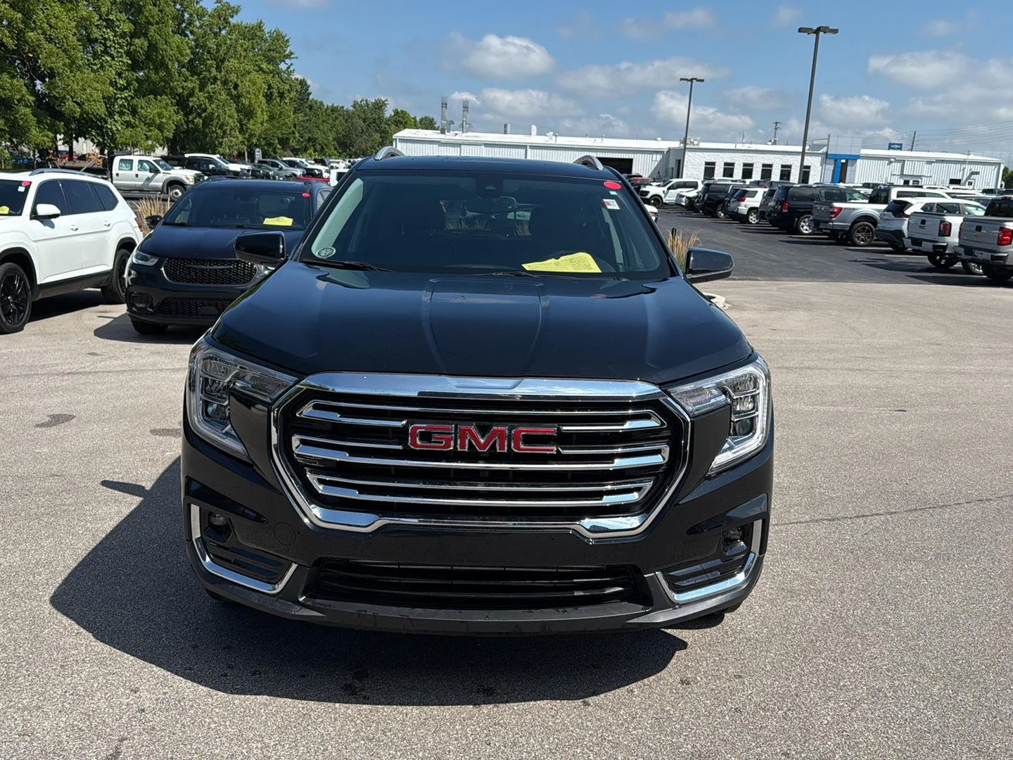 Used 2024 Ebony Twilight Metallic GMC SLT image 8