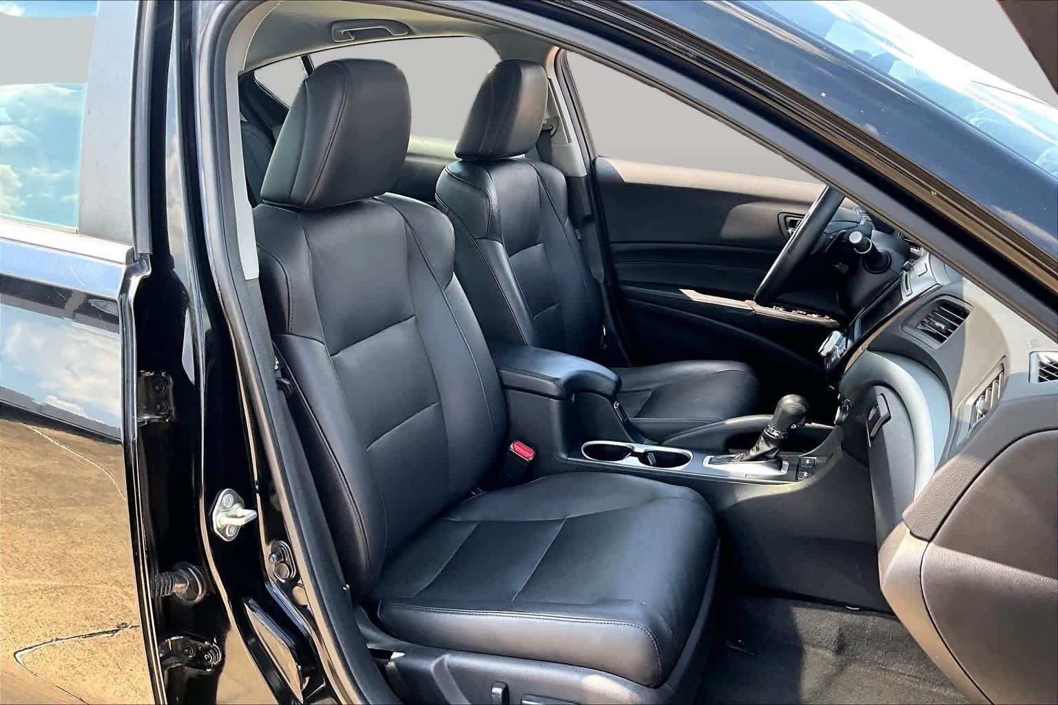 Used 2016 Crystal Black Pearl Acura w/Premium Pkg image 9