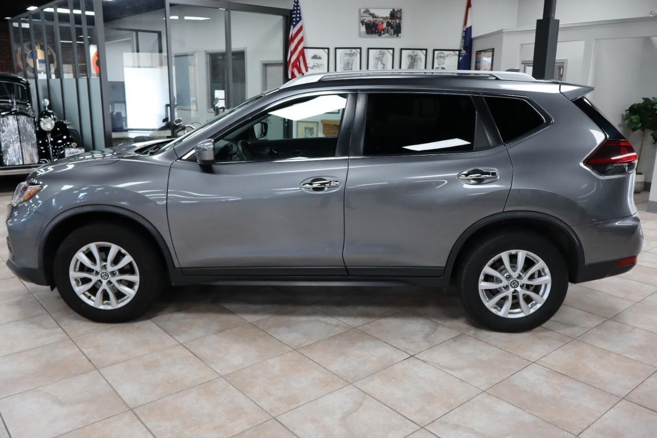 2019 Nissan Rogue SV photo 2
