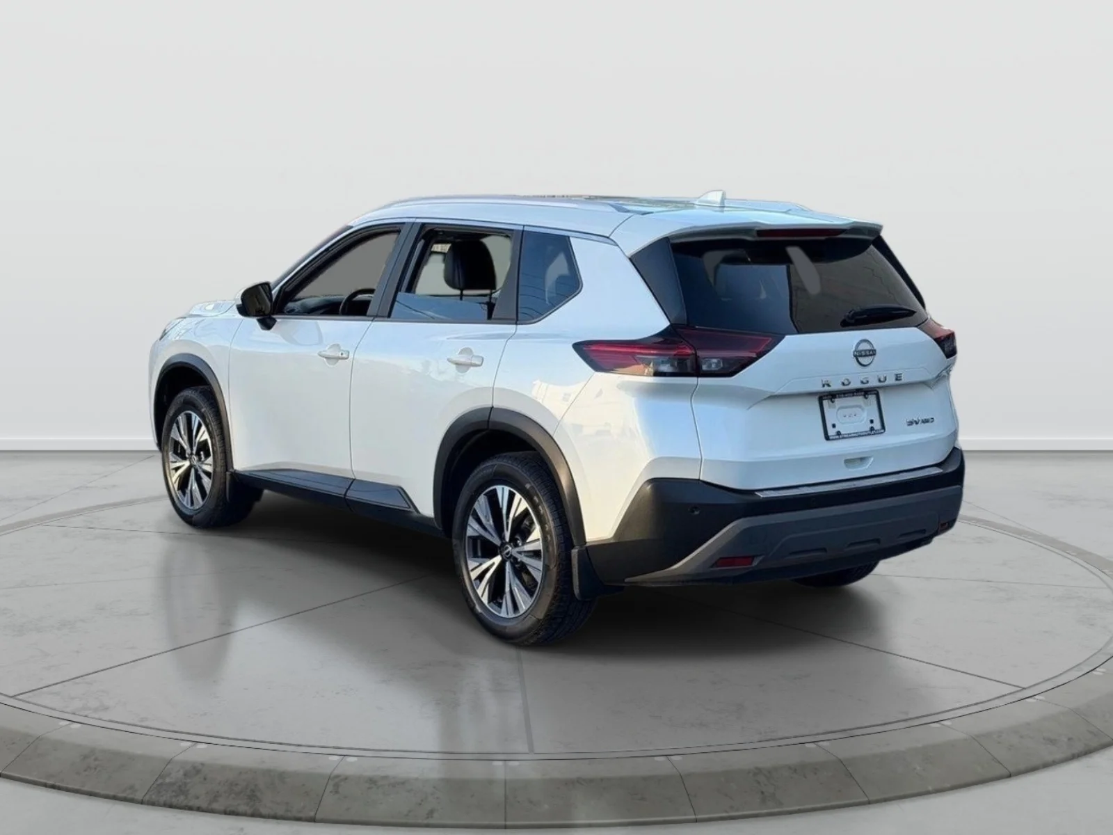 Used 2023 White Nissan SV image 4