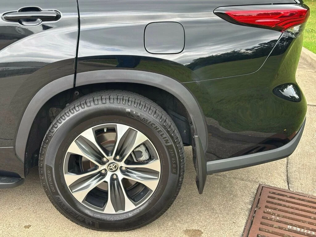 Used 2022 Black Toyota XLE image 22