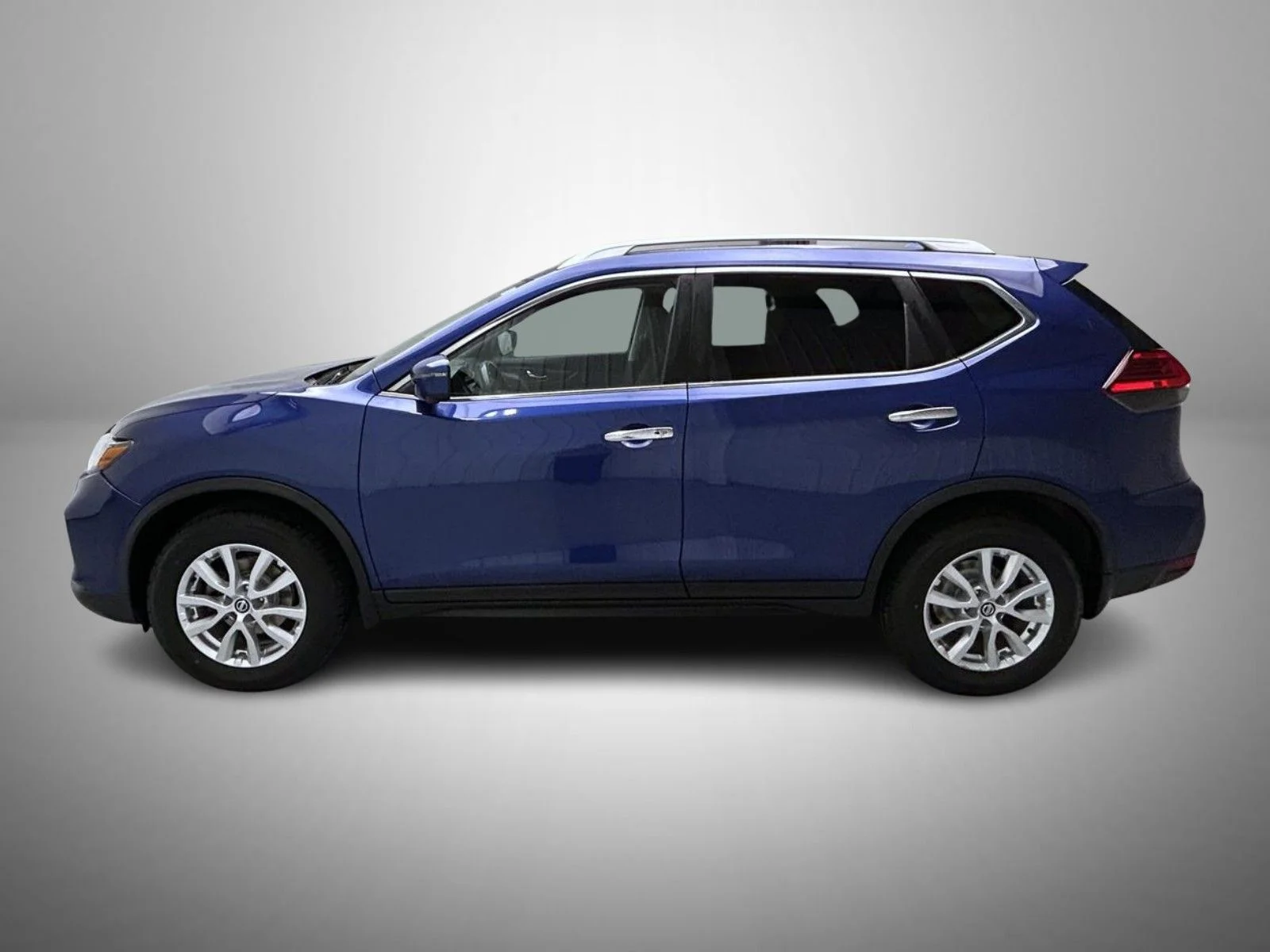 Used 2017 Blue Nissan SV image 8