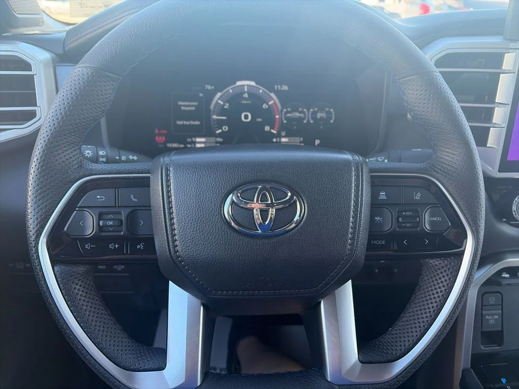 Used 2025 Silver Toyota Platinum image 26