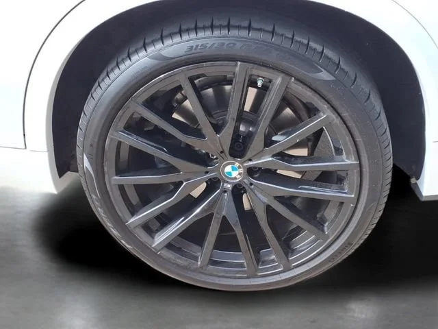 Used 2021 White BMW M50i image 31