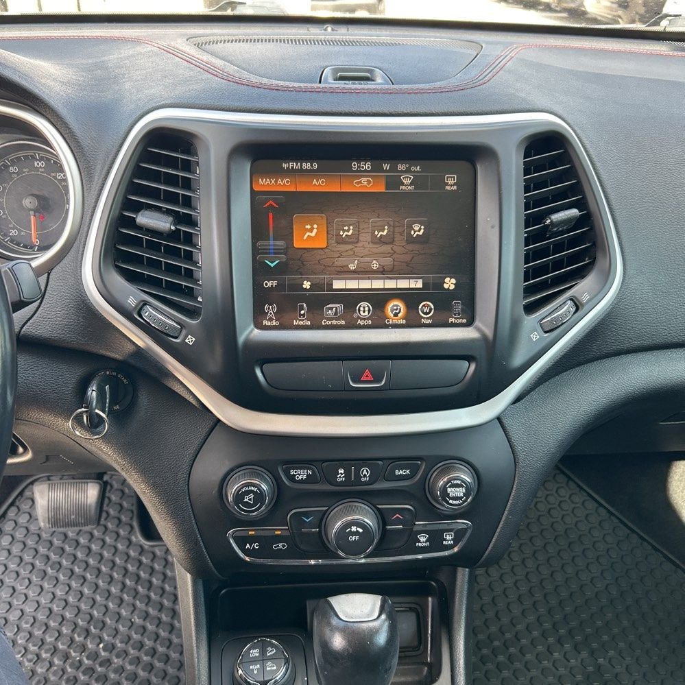 Used 2016 Gray Jeep Trailhawk image 11