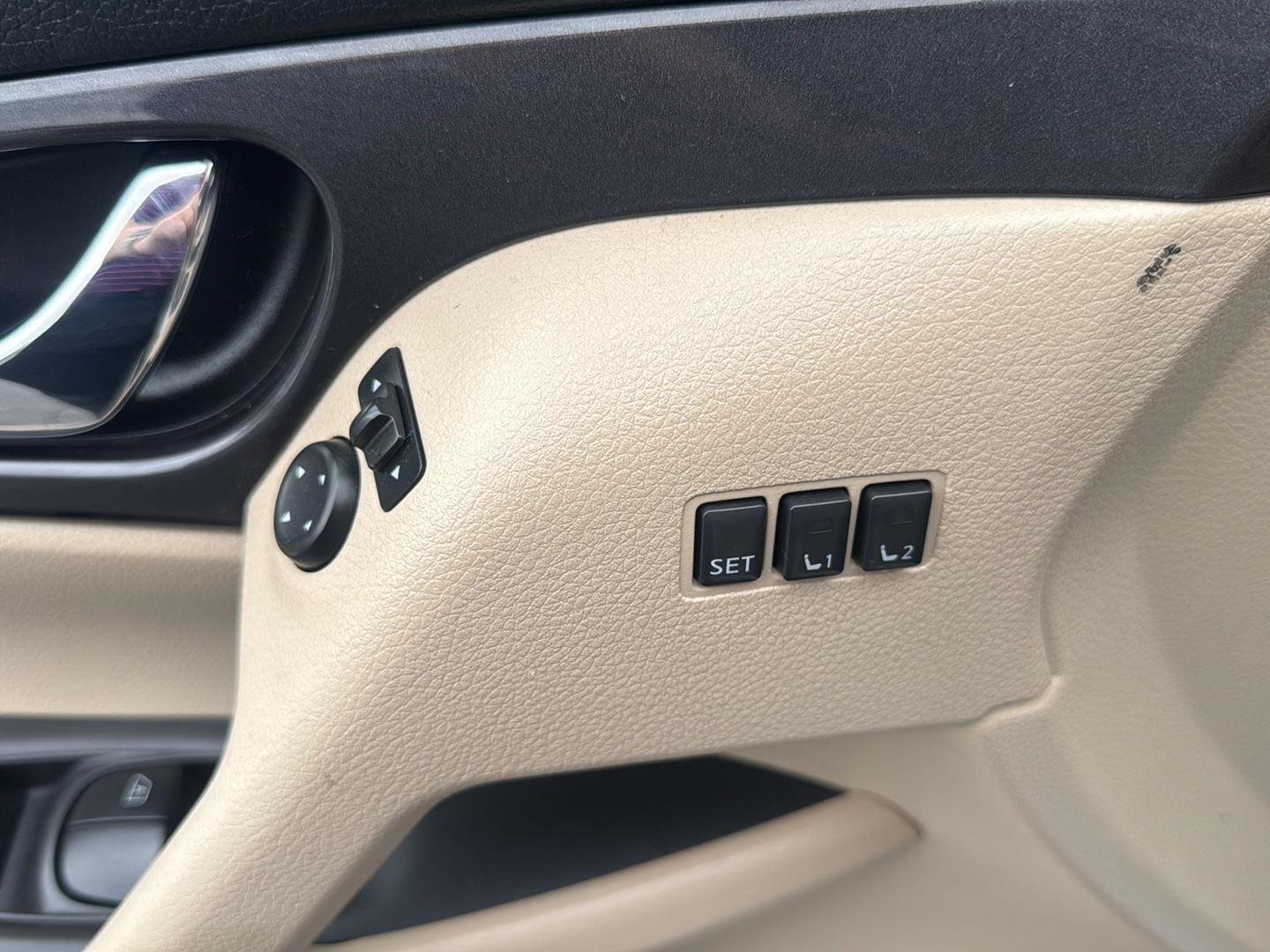 Used 2020 Pearl White Tricoat Nissan SV image 12
