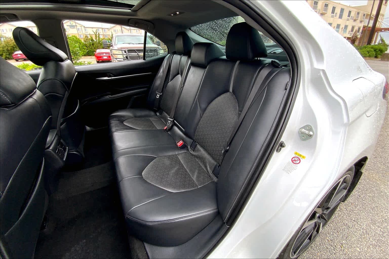 Used 2018 Wind Chill Pearl Toyota XSE V6 image 19
