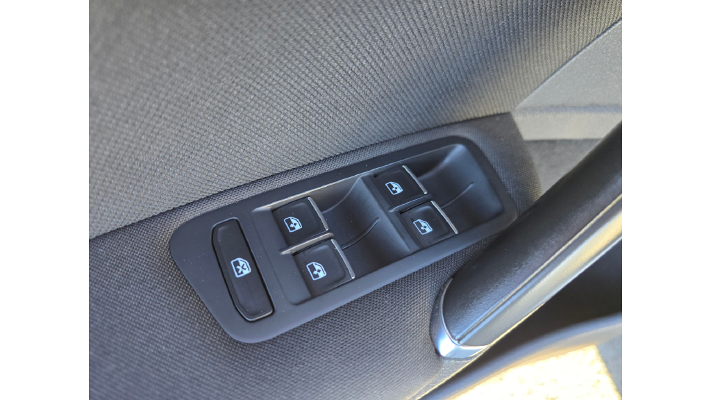 Used 2017  Volkswagen Sport image 49