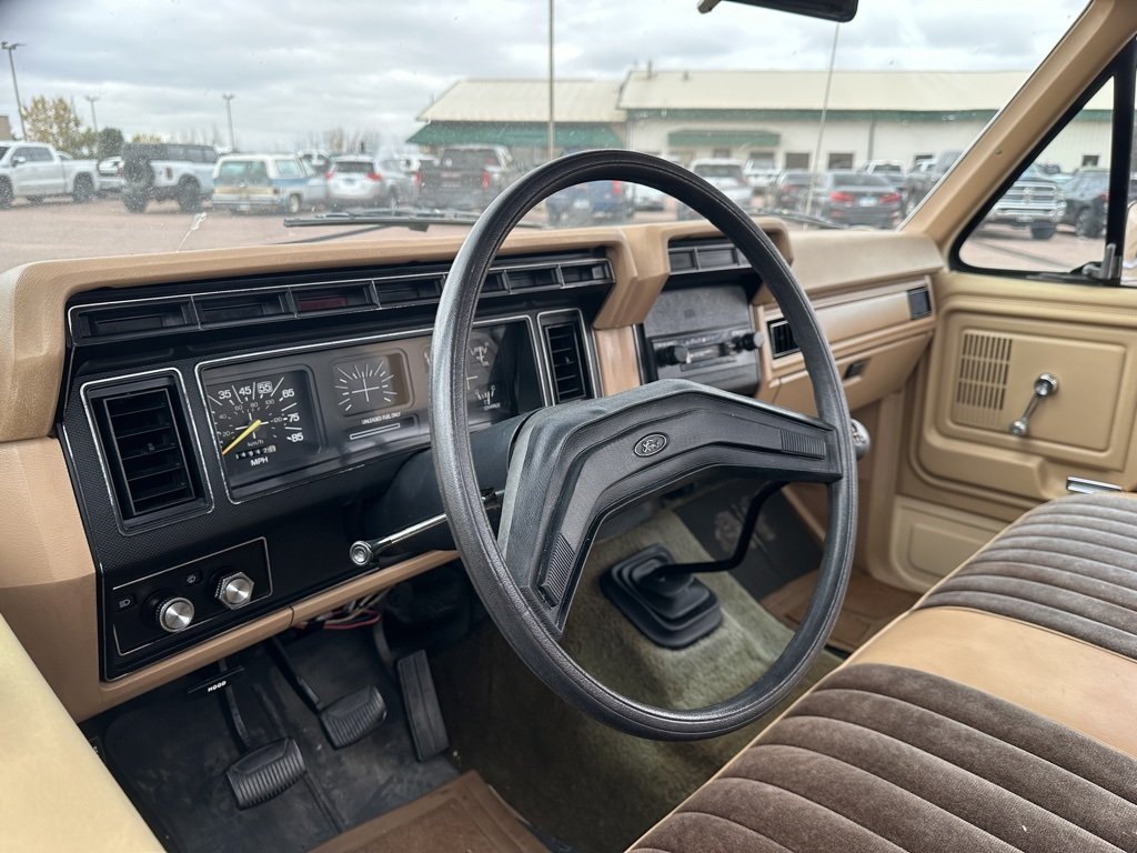 1983 Ford F-150 XL photo 2