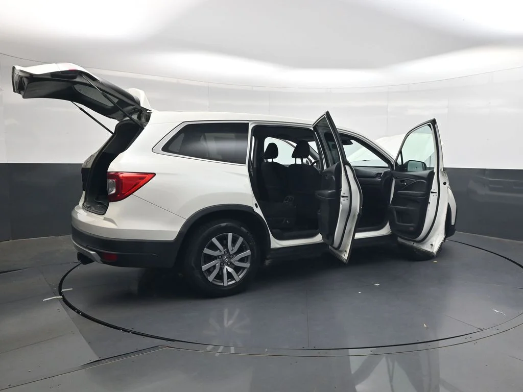 Used 2019 White Diamond Pearl Honda EX image 39