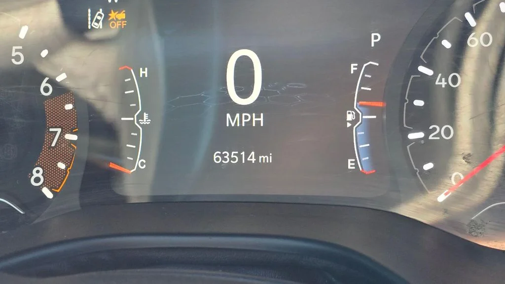 Used 2024 Baltic Gray Metallic Clearcoat Jeep Latitude image 29
