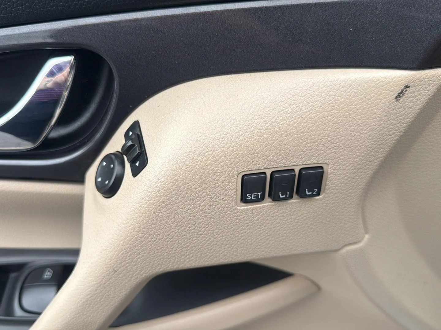 Used 2020 Pearl White Tricoat Nissan SV image 12