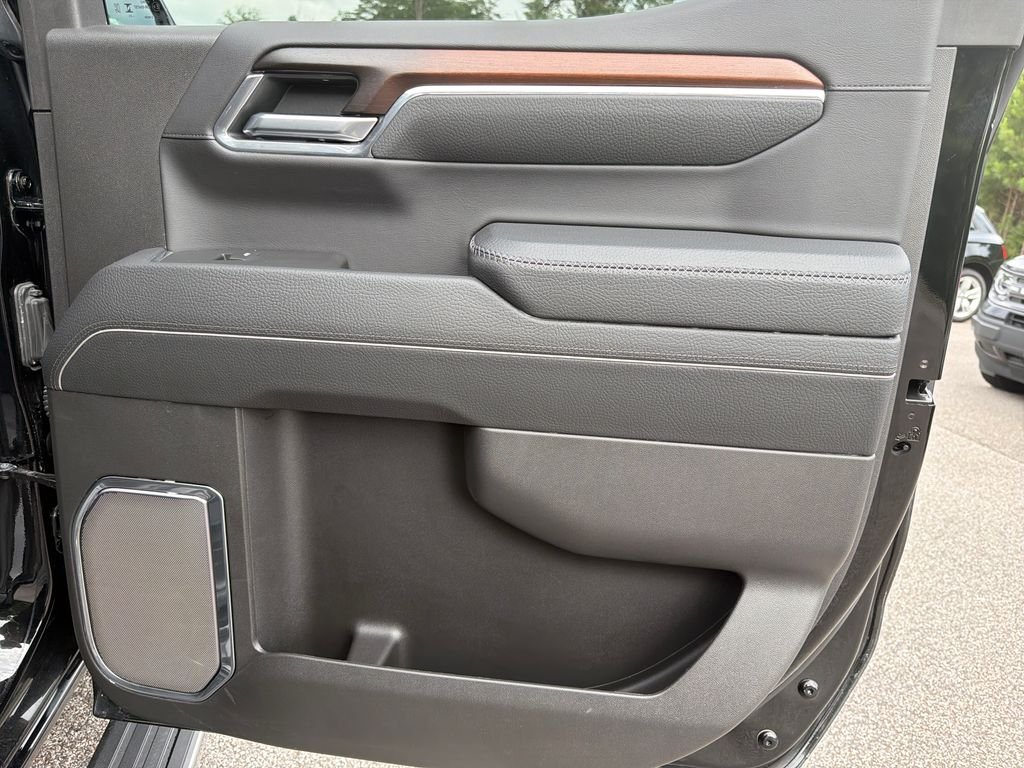 Used 2025 Onyx Black GMC Denali image 36