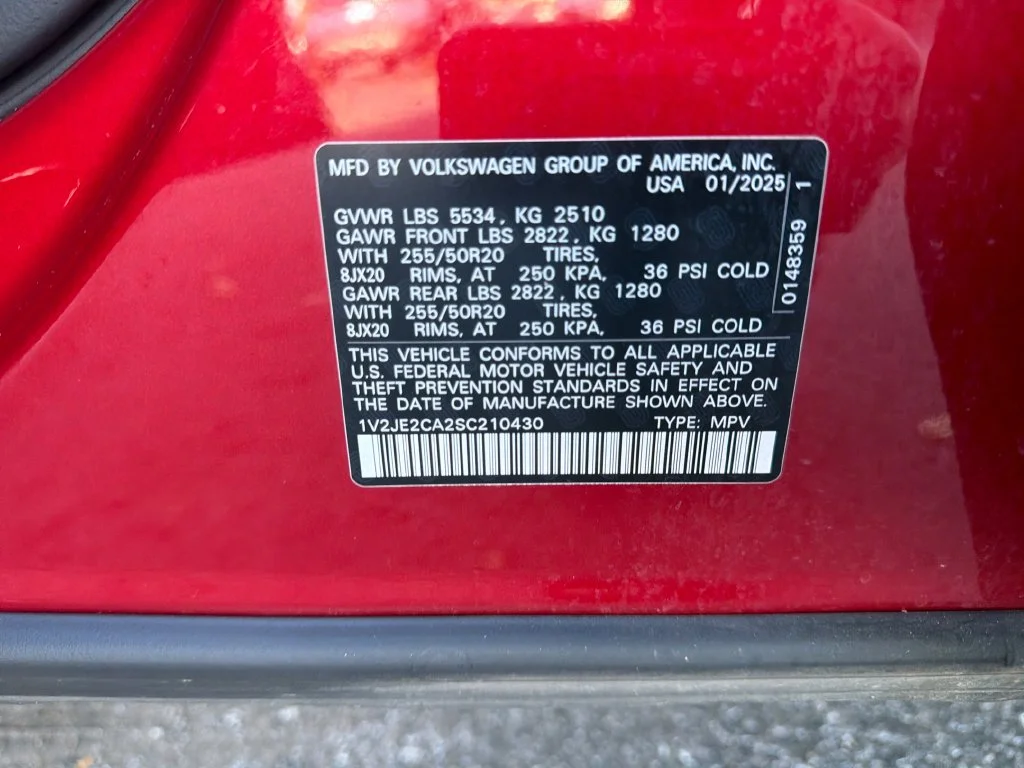 Used 2025 Blue Volkswagen 2.0T SE w/Technology image 31