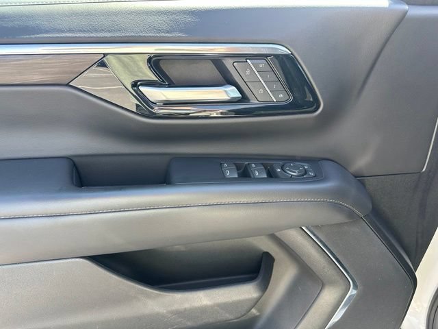2025 Chevrolet Suburban LT - Photo 16