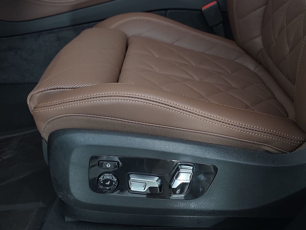 2026 BMW X5 50e - Photo 28