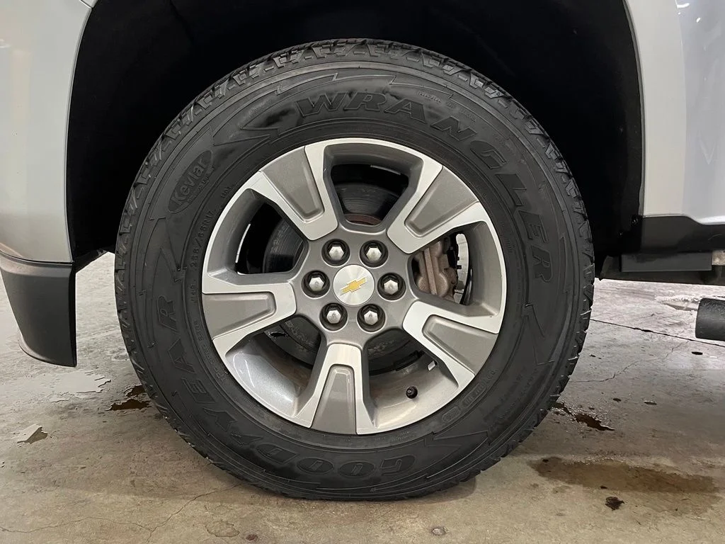 Used 2016 Silver Chevrolet Z71 image 14