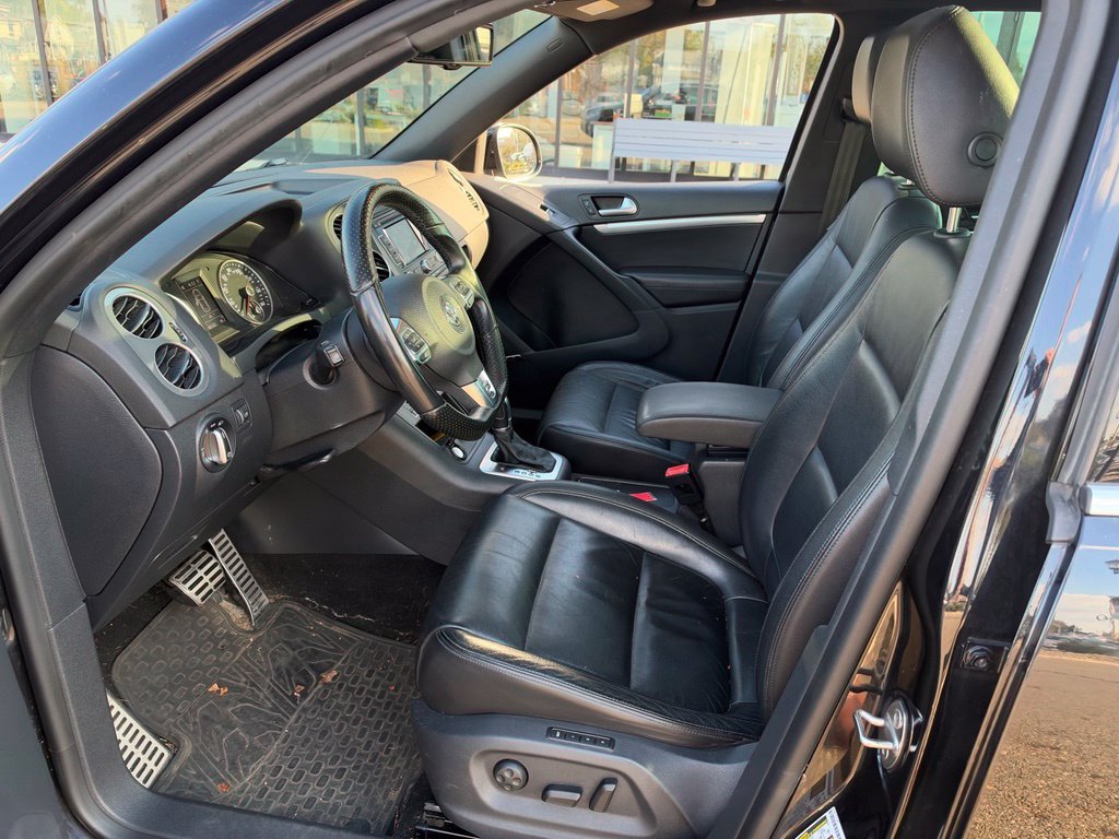 Used 2015 Black Volkswagen R-Line image 9