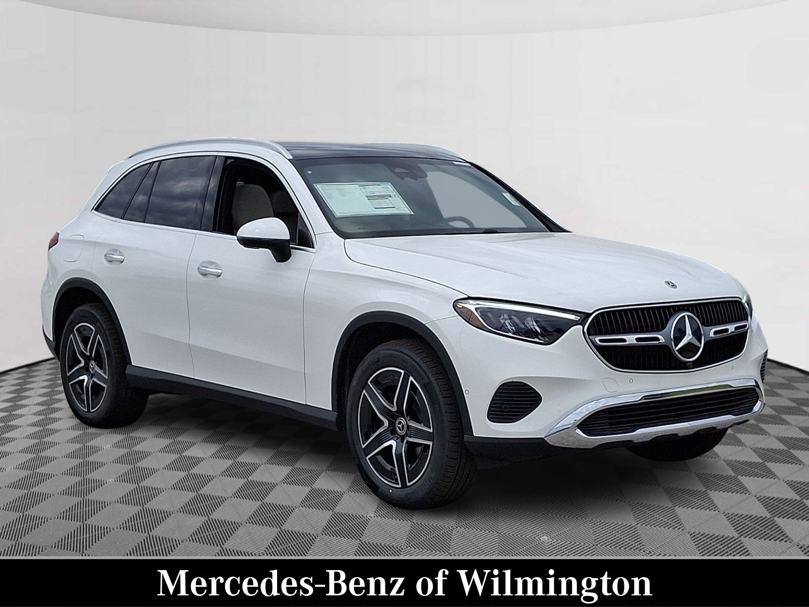 New 2026 Polar White Mercedes-Benz GLC 300 image 1