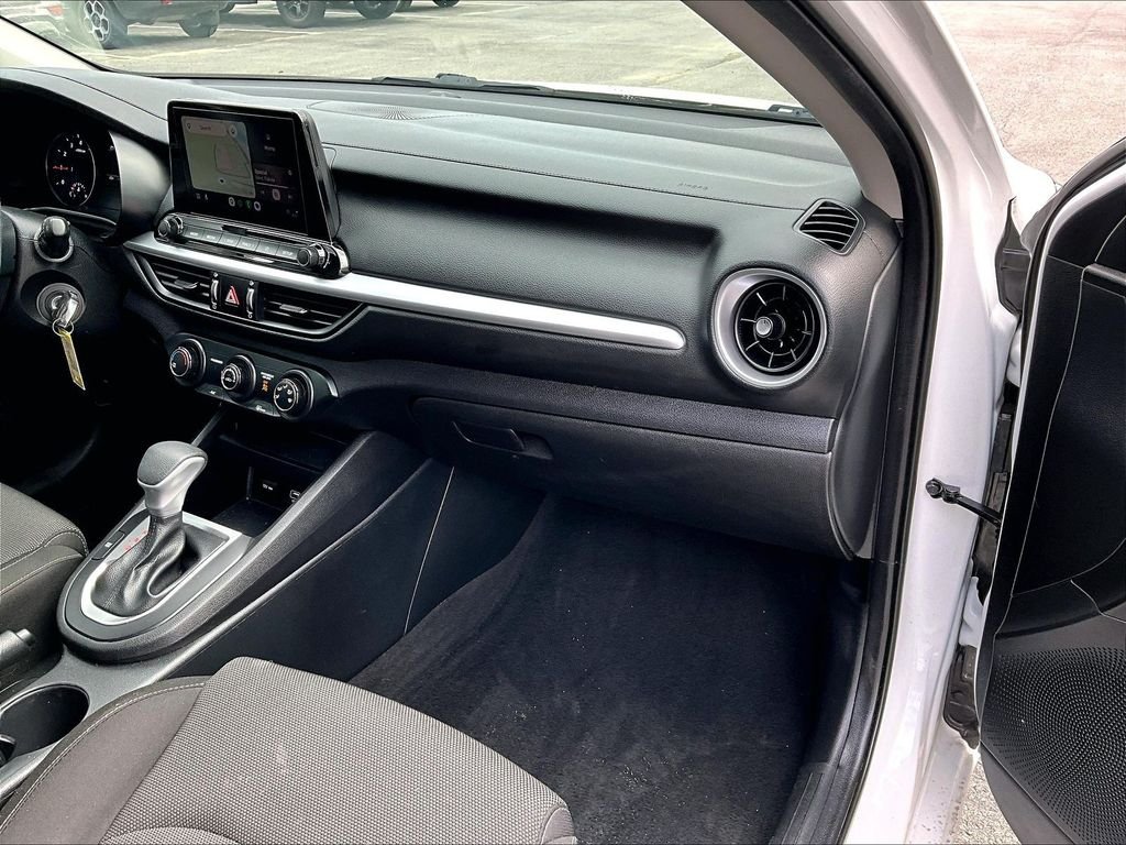 Used 2024 Snow White Pearl Kia LXS image 13