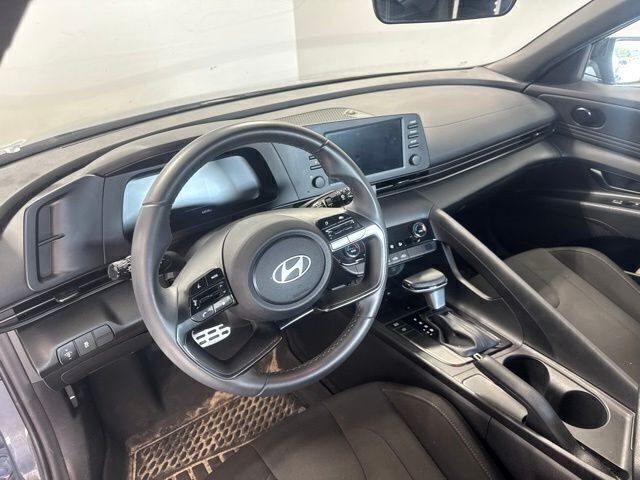 Used 2025 Gray Hyundai SEL Sport image 13