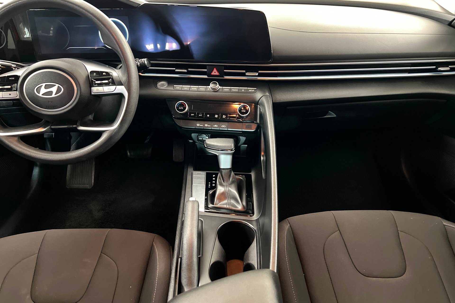 2024 Hyundai Elantra SEL - Photo 14