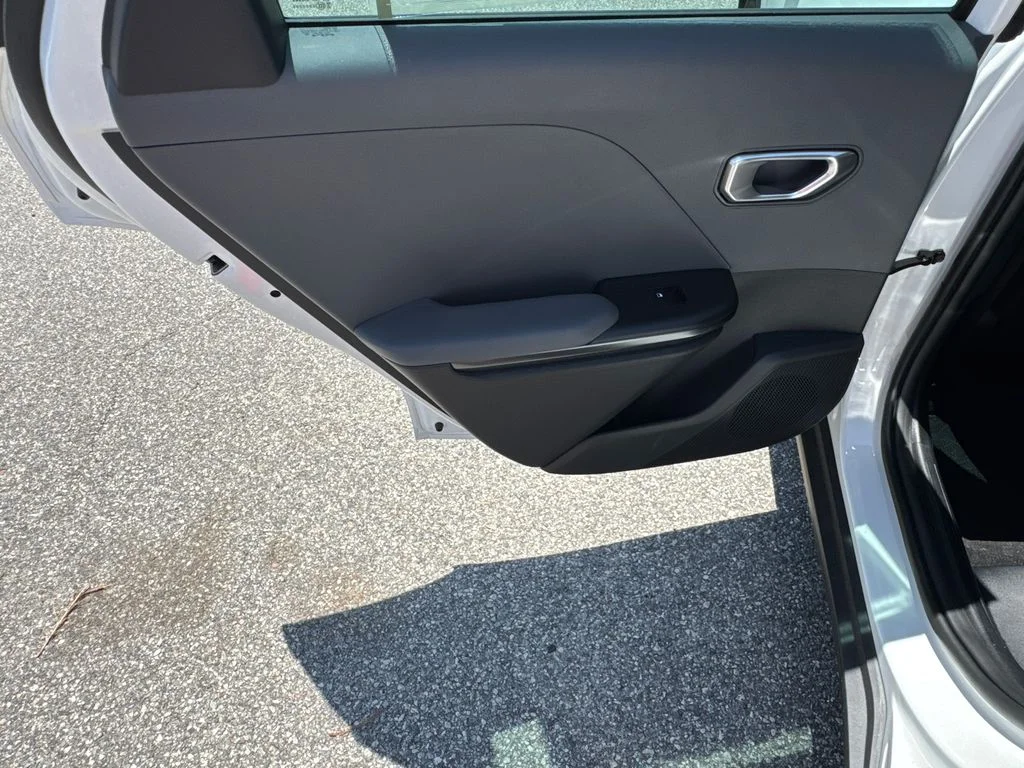 New 2026 Snow White Pearl Kia LXS image 22