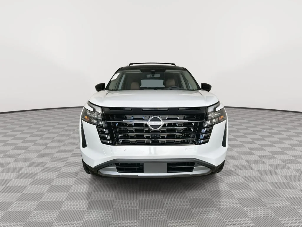 New 2026 Everest White Pearl TriCoat / Super Black Two-tone Nissan Platinum image 3