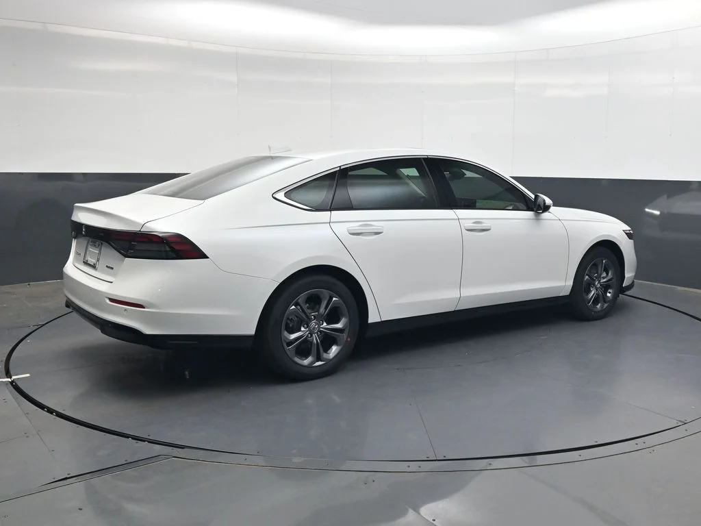 New 2026 Platinum White Pearl Honda EX-L image 4
