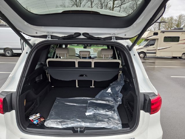 New 2026 Polar White Mercedes-Benz GLB250 image 31