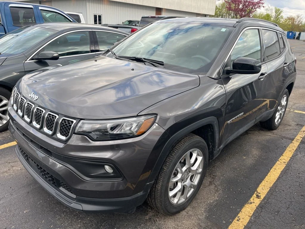 2023 Jeep Compass Latitude Lux 4X4's photo