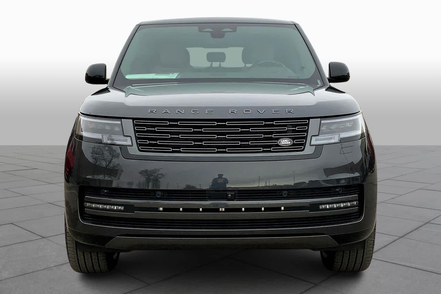 New 2025 Carpathian Grey Land Rover SE image 3