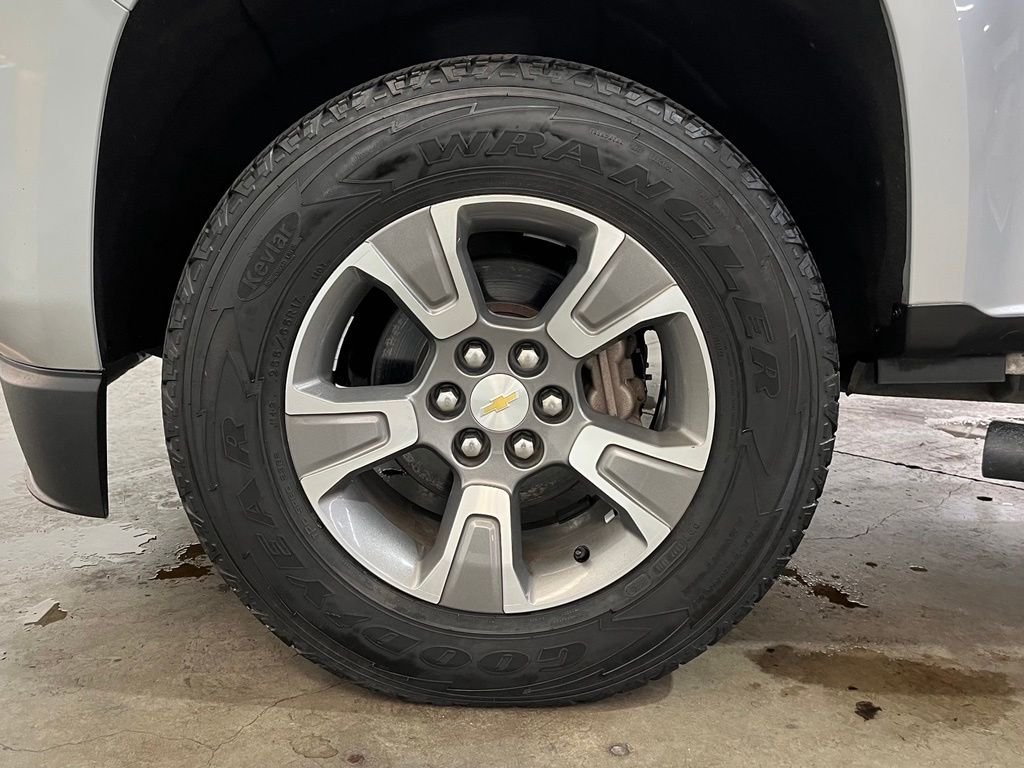 Used 2016 Silver Ice Metallic Chevrolet Z71 image 14
