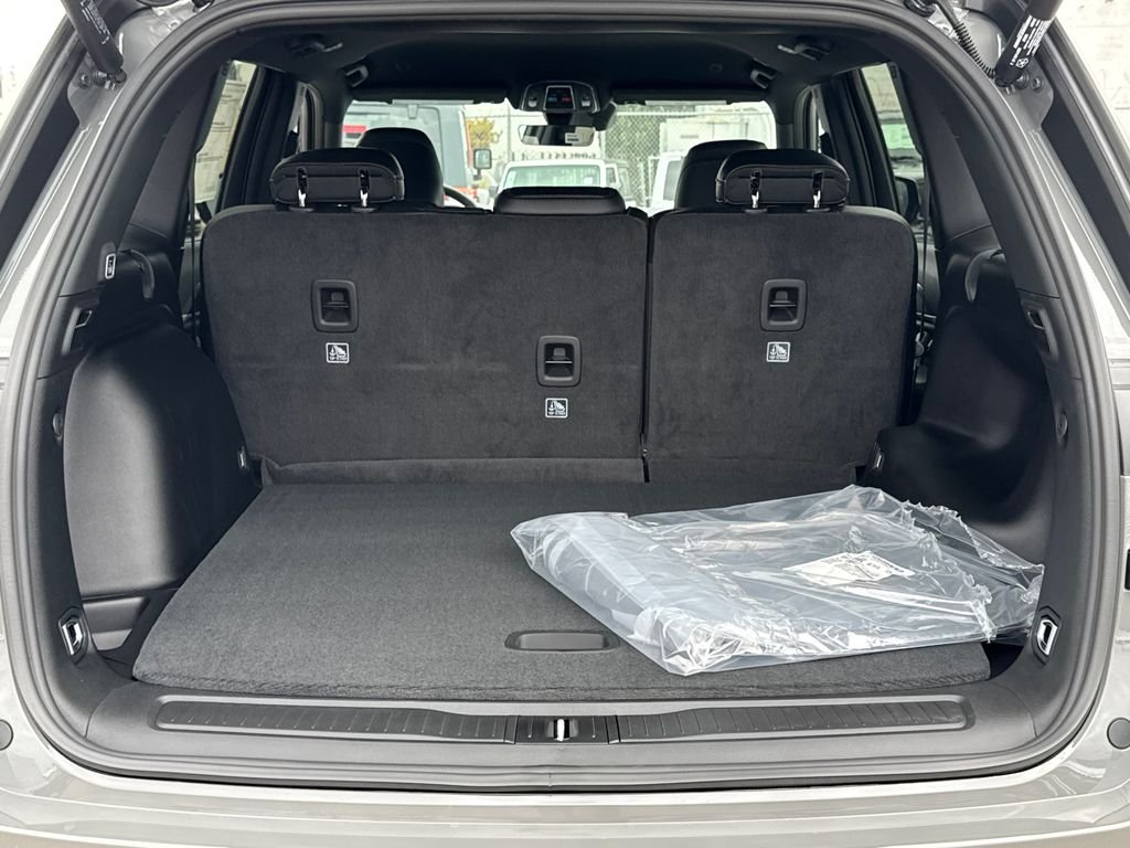 New 2027 Sting-Gray Clearcoat Jeep Laredo Altitude image 10