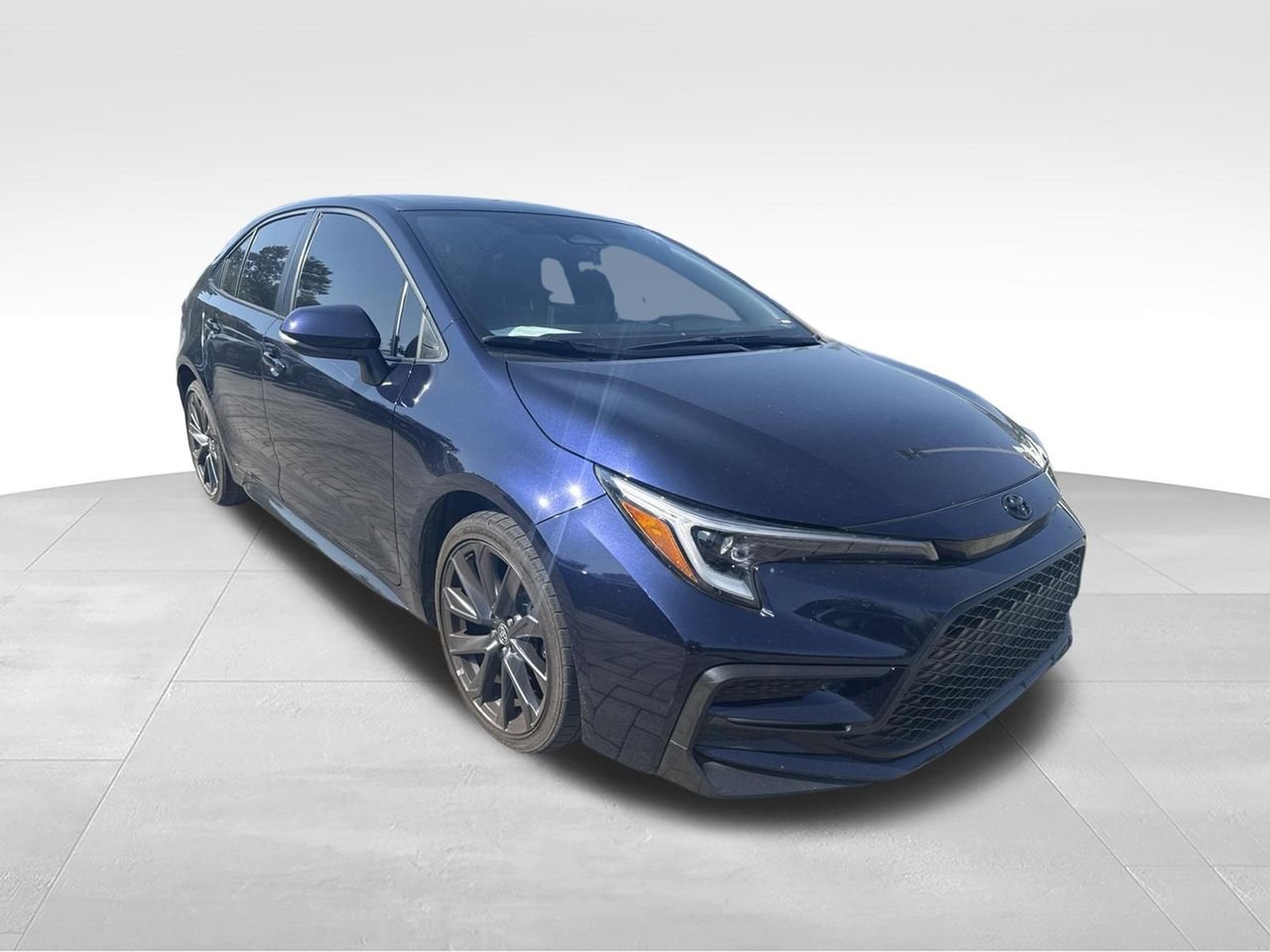 Used 2025  Toyota SE image 2