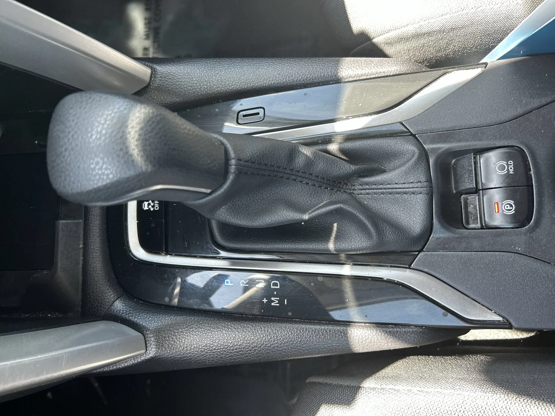 Used 2025 Pearl Toyota LE image 22