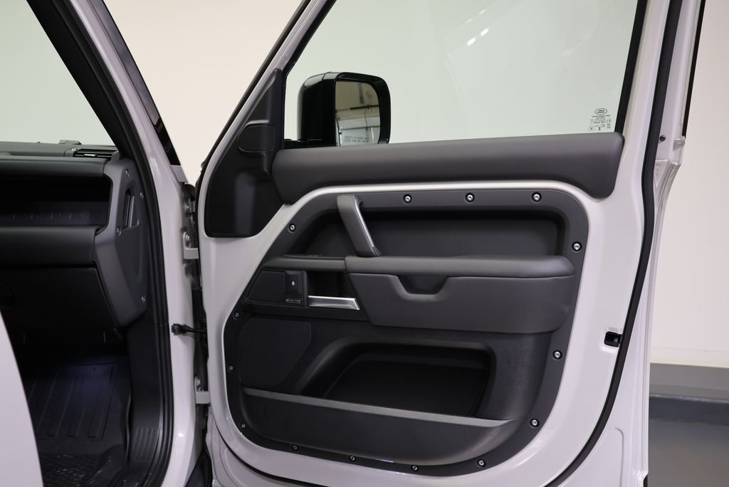 2026 Land Rover Defender X-Dynamic SE - Photo 37