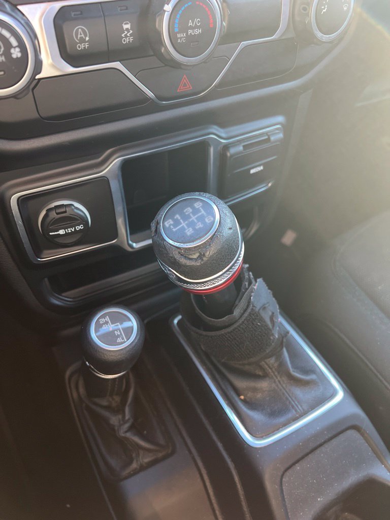 Used 2019 Green Jeep Sport image 11