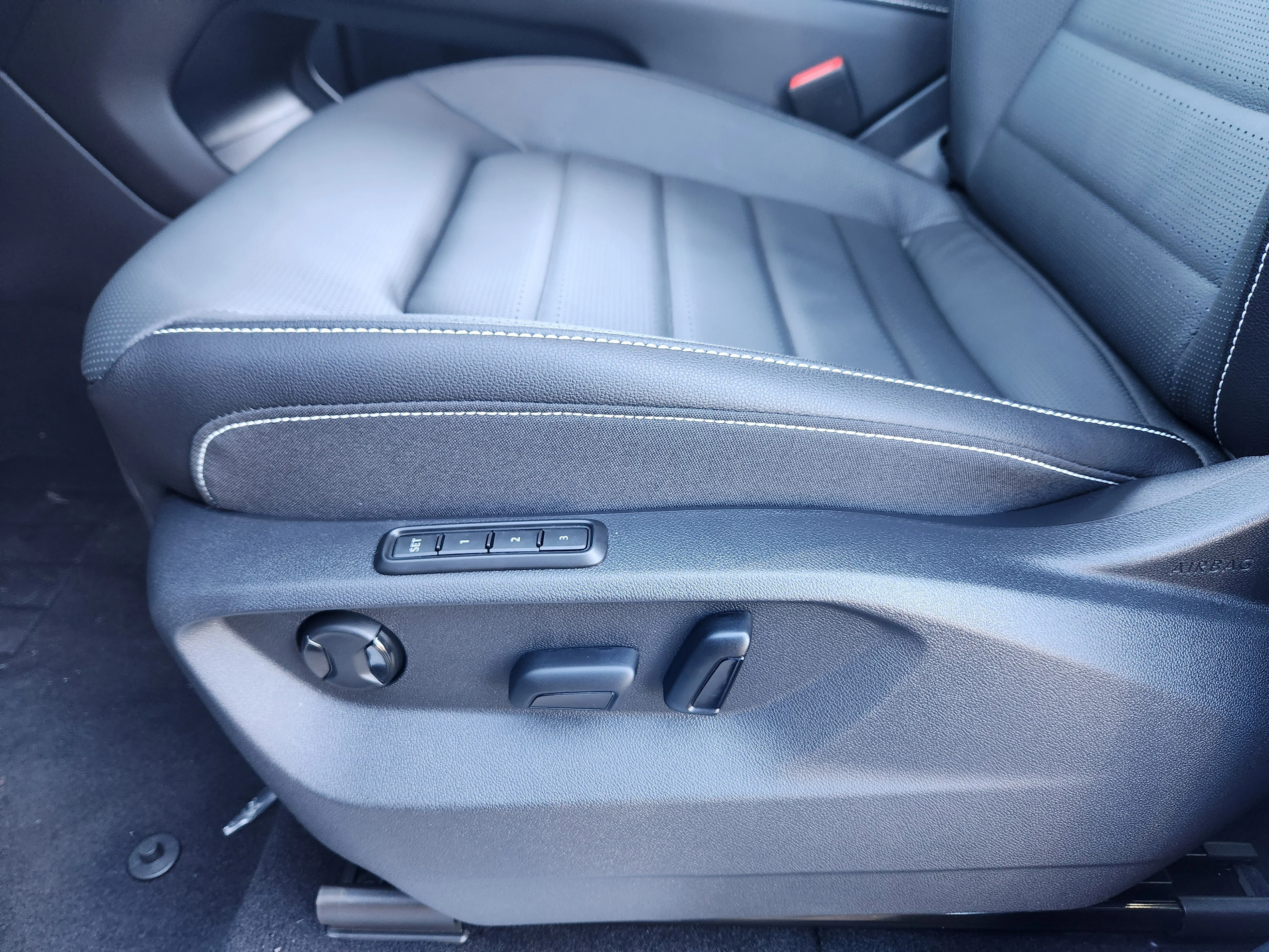 New 2026 Silver Volkswagen 2.0T SEL R-Line Black image 17