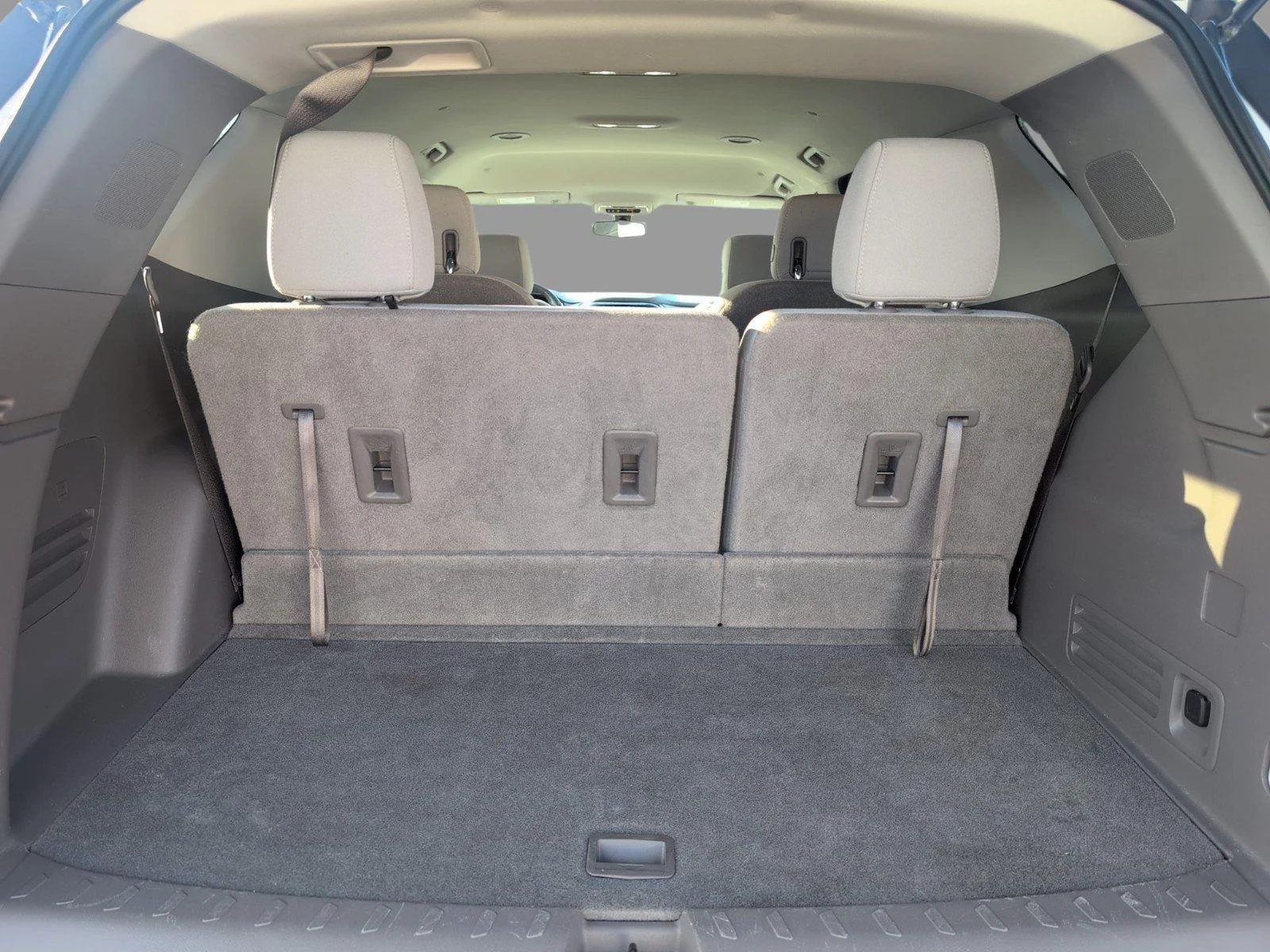 Used 2018 SUMMIT WHITE Chevrolet LT Cloth image 5