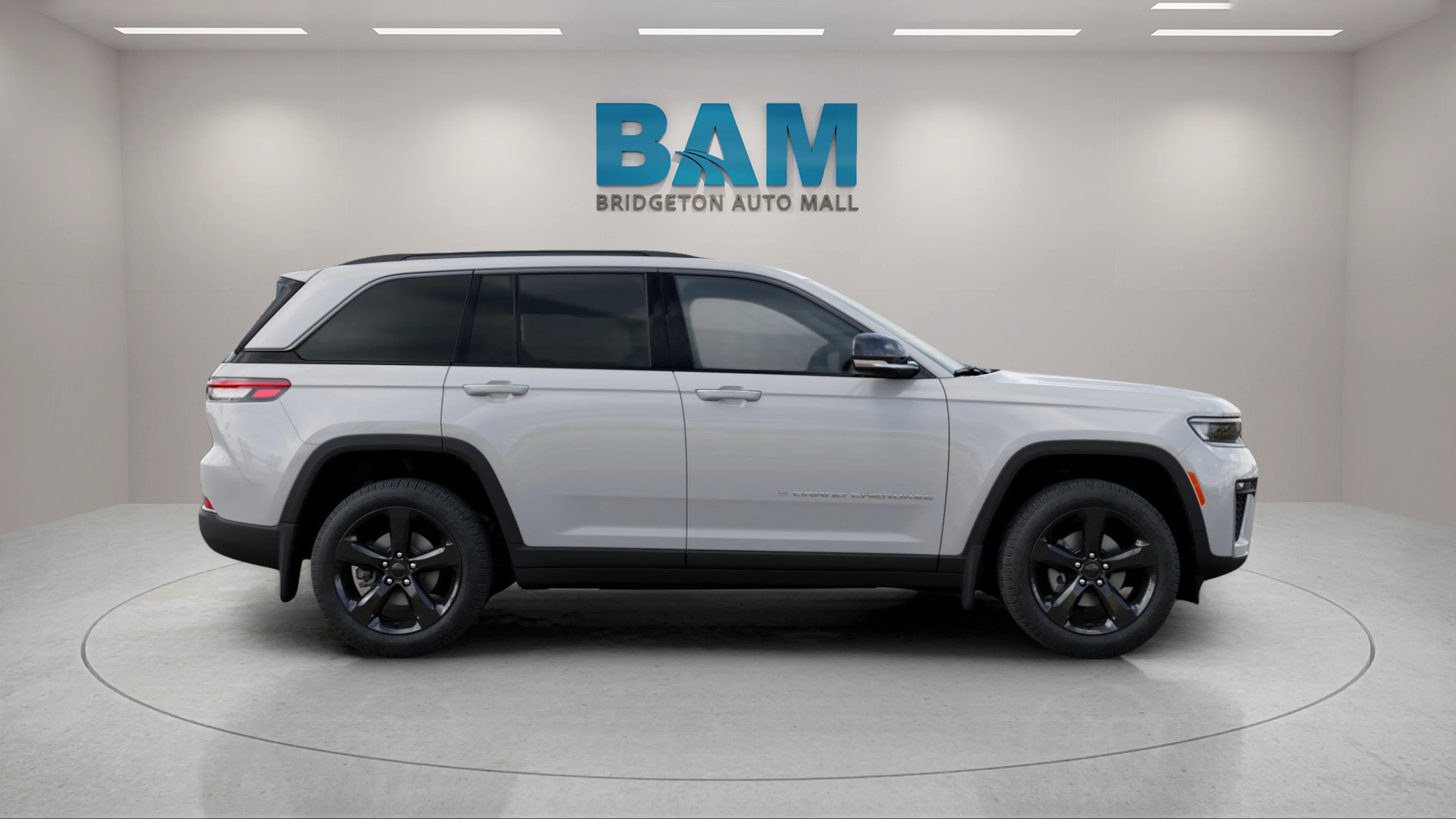 New 2026 Bright White Clear-Coat Exterior Paint Jeep Limited image 17
