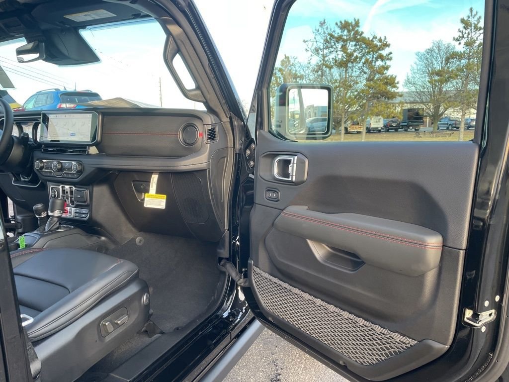 New 2026 Black Clear-Coat Exterior Paint Jeep Rubicon X image 36